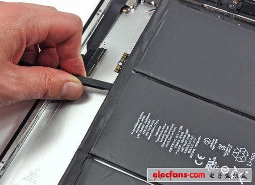 iPad 3的電池很大。iPad 2用的是25瓦時(shí)鋰電池，而iPad 3升級到了42.5瓦時(shí)