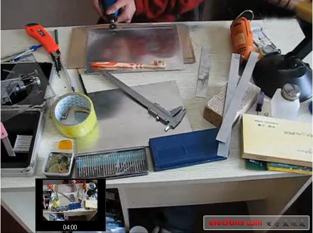 正在打磨邊框，牙刷，小刀，膠布，平民專業(yè)工具，哈哈