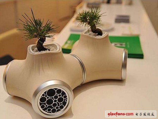 小盆景綠色音響系統(tǒng)：第 23屆東京設(shè)計(jì)師周（Tokyo Designer’s Week）上，JVC公司展示了他們的音樂小盆景概念的產(chǎn)品