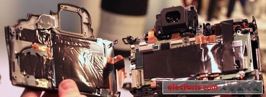 Roger Cicala在收回一臺用于出租的幾乎全新的 佳能 5D Mark III 相機(jī)后，發(fā)現(xiàn)里面有一顆松動的螺絲嘩啦作響。