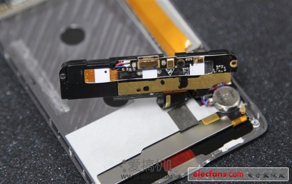 真值3456？拆開nubia Z5一探究竟