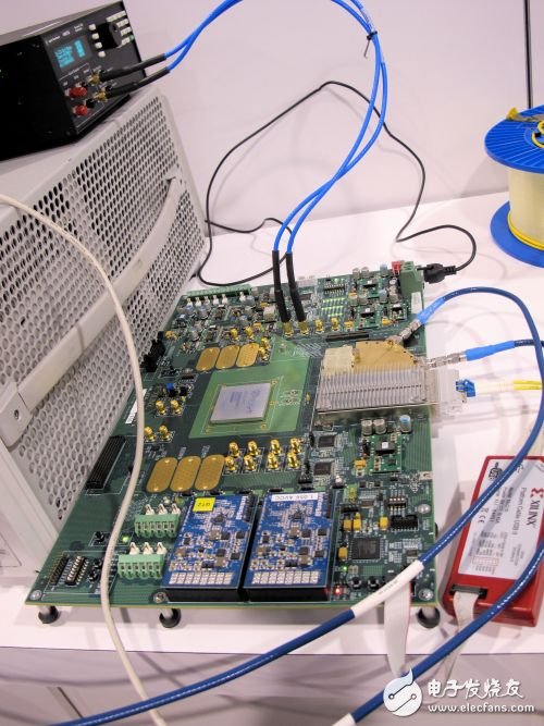 通過(guò)四路25.78G的串行收發(fā)器實(shí)現(xiàn) 連接CFP2光模塊的Gearbox free 100G接口