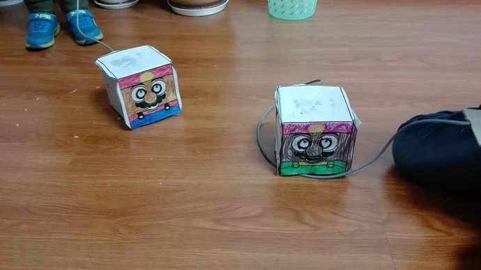 利用51單片機(jī)制作廉價盒仔機(jī)器人的步驟過程解析