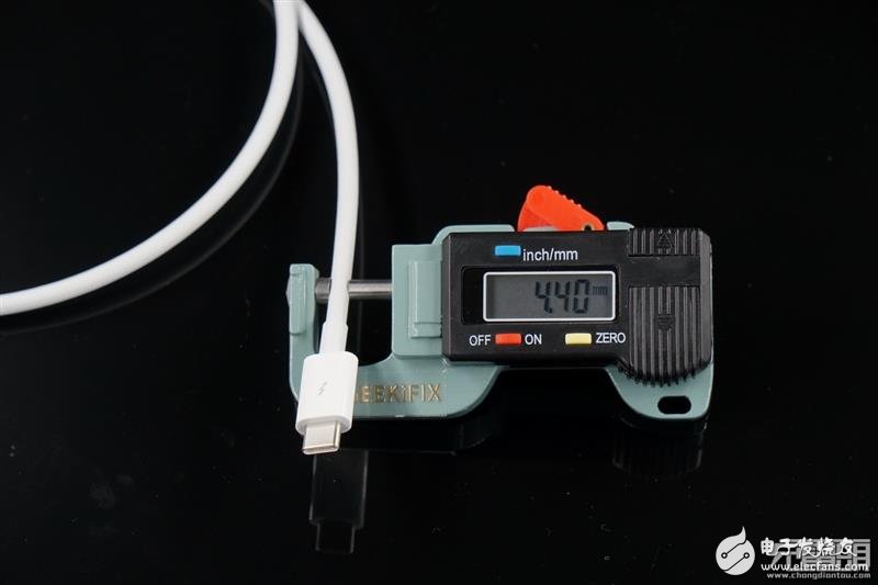 蘋果雷電3 100W數(shù)據(jù)線拆解：288元值了！