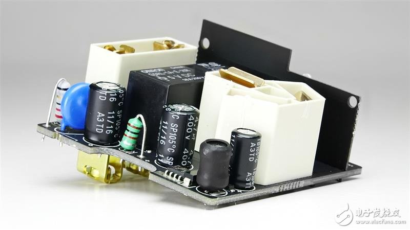 綠米Aqara智能墻壁插座拆解：這工藝 服了！